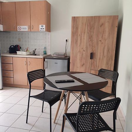 Kiki'S Cosy Apartments Nea Chili Экстерьер фото